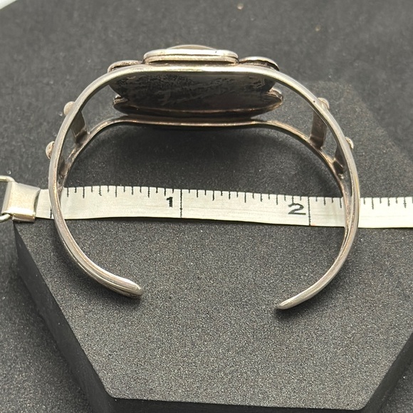 Old Pawn Signed Native American Sterling Silver and High Grade Moss Agate Cuff - Picture 5 of 6